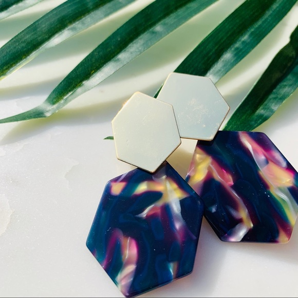 shell acrylic geometric resin disk earrings - Picture 2 of 5
